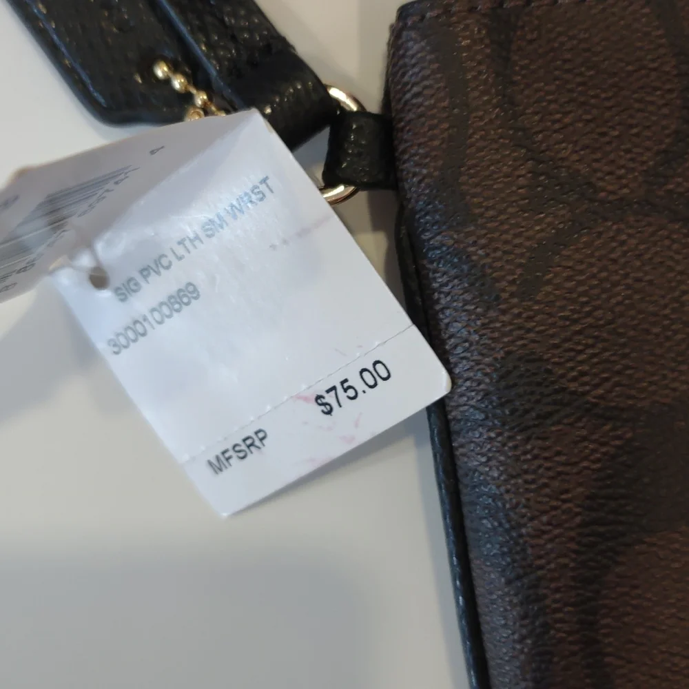 PRICE DROP!!  NWT COACH SMALL WRISTLET - Picture 3 of 4